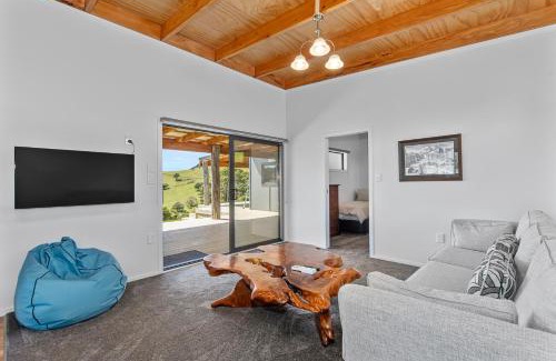 Matapouri House | Waitorupai Retreat 2 - Sandy Bay Holiday Home