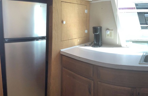 Port Clinton Boat Rental | Wake up ON the lake. Good to Go!