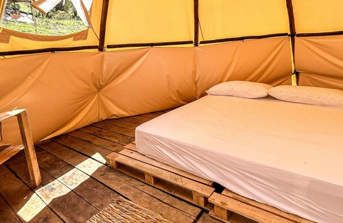 California Cabin | Wake up with a view of the mountains from our Hostal Las Valkirias