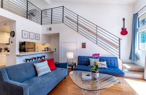 Hollywood House | Walk 2 Hollywood Bowl Modern Loft Indoor Parking