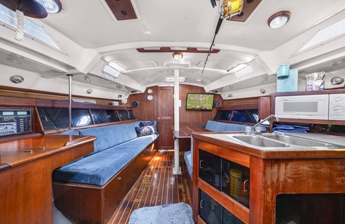 Salina Grande Boat Rental | Walk barefoot to beach! Private en-suite bath, AC