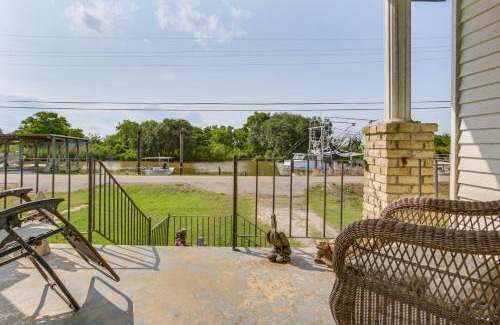 Delacroix Apartment | Walk to Bayou Home with Patio in Delacroix!