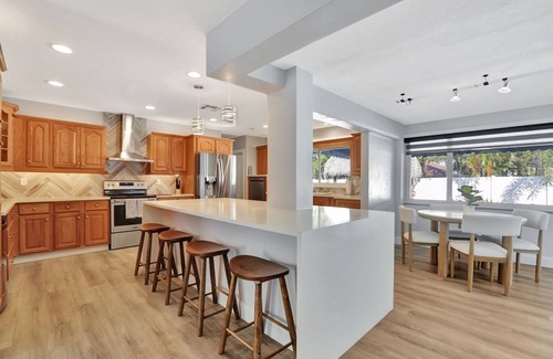 The Cove House | Walk to Beach and Restaurants 4 Bedroom Home with Pool Deerfield Boca Raton
