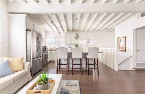 El Porto Apartment | Walk to beach from the newly renovated home