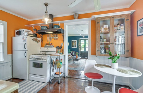 San Jacinto Cottage | Walk to Beach: Galveston Home w/Hot Tub