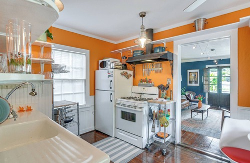 San Jacinto Cottage | Walk to Beach: Galveston Home w/Hot Tub
