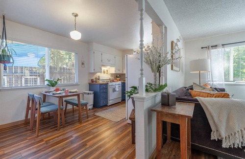 Kings Beach House | Walk to Beach! Kayaks! Pets OK! Camp STAR-Lite!