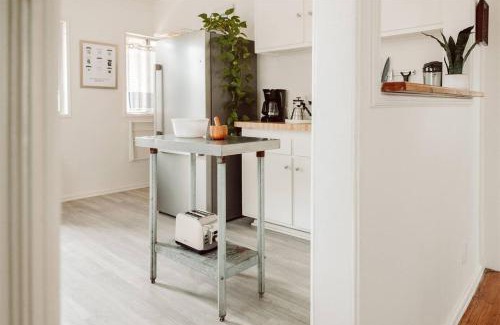 Belmont Heights House | Walk To Beach Restaurants - 5 Guests