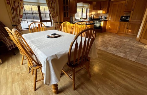 Inver House | *Walk to Beach | Spacious & Clean | Ocean Views*
