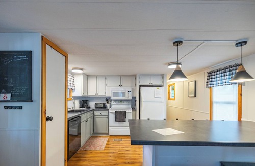 Bethel House | Walk to Bethel Village Activities, Events, Shops, Dining