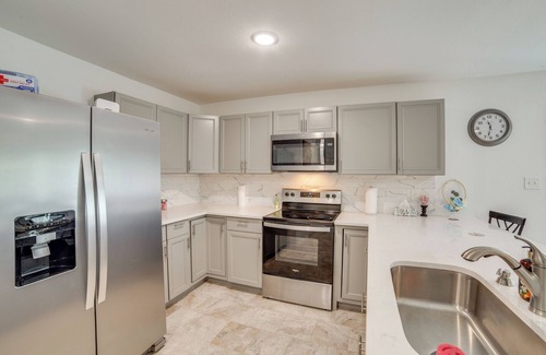 Cedar Creek Reservoir House | Walk to Cedar Creek Reservoir: Gem w/Fenced Yard
