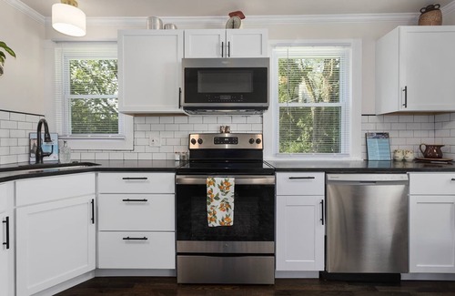 Lee's Summit House | Walk to Downtown,King Beds,Accessible Home!Arcade
