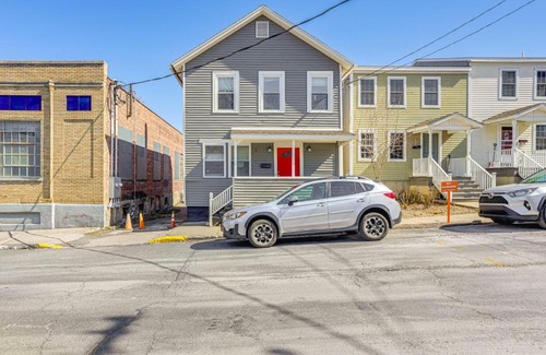 Hudson Apartment | Walk to Dtwn Hudson Cozy Upstate Apartment