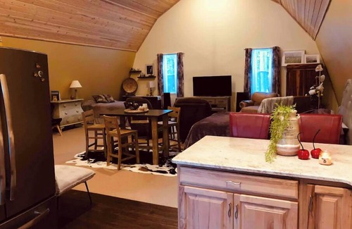 Williamsburg House | Walk to Elk Rapids.Close to Traverse & Charlevoix