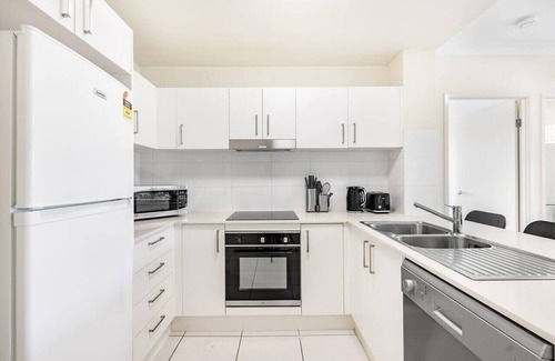 Springwood Apartment | Walk to everything! Modern 2Beds Apt w/EasyAccess