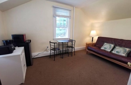 Framingham Apartment | Walk to FSU, shopping center, separate entrancenn