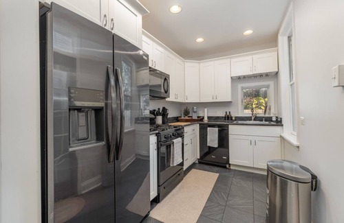 Downtown Harrisburg House | Walk to Hospital and Downtown - 20 min to Hershey - Free Parking - Quiet Street