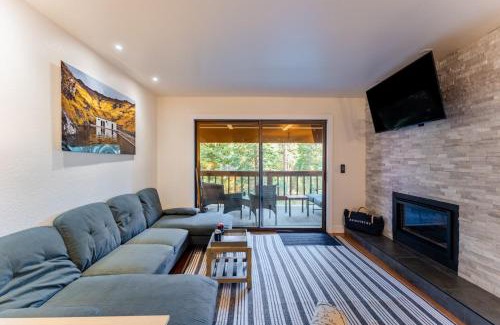 Incline Village House | Walk to Lake DiningShops 5mins to Ski Resort Incline Paradise by AvantStay