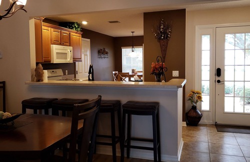 Virginia Trace House | Walk to Lake Sumter Landing! Golf cart included!