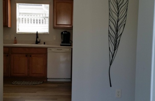 Virginia Trace House | Walk to Lake Sumter Landing! Golf cart included!