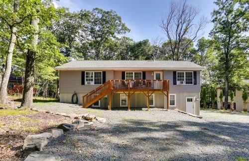 Wallenpaupauk Lake Estates House | Walk to Lake Wallenpaupack Poconos Vacation Home