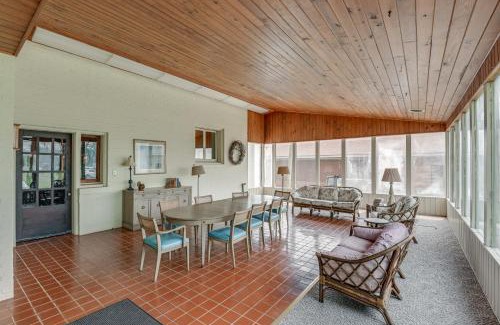 Lawrenceburg House | Walk to Lawrenceburg Square Home for Large Groups