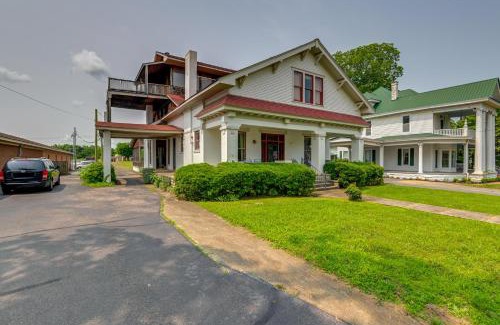 Lawrenceburg House | Walk to Lawrenceburg Square Home for Large Groups