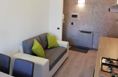 Novegro Apartment | Walk to Linate airport with soundproofed room - close to H San Raffaele