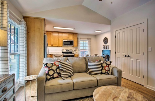 Saluda Apartment | Walk to Main Street Eats: Remodeled Saluda Apt