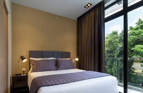 Thomson Road Apartment | Walk to Mt.Elizabeth, Splendid 2BR-2Bath (56sqm)