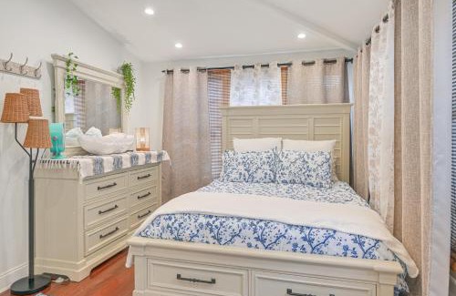 Long Beach House | Walk to Ocean Pet-Friendly Home in Long Beach!