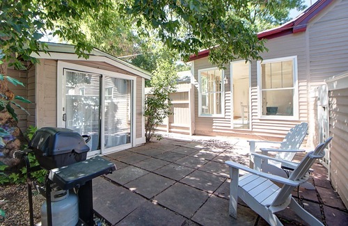 Mapleton Hill Cottage | Walk to Pearl Street, Cozy Guest House Studio, Historic Mapleton Hill