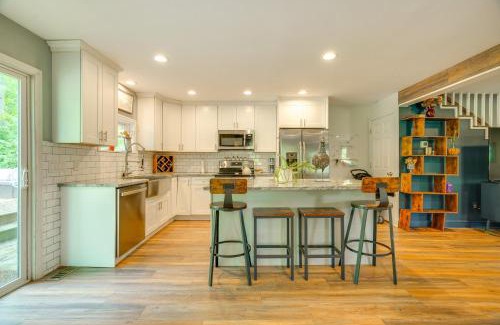 Putnam Lake House | Walk to Putnam Lake Updated Home with Deck