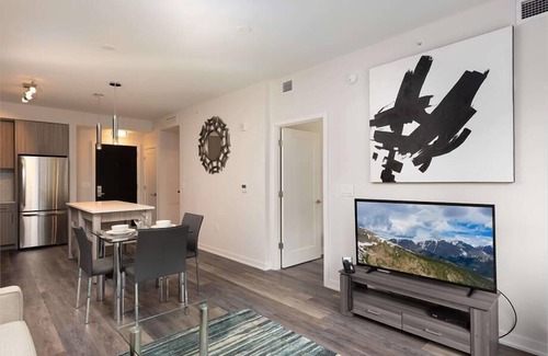 Reston Apartment | Walk to Resturants&Shops | Office & Desk | near Wiehle-Reston East