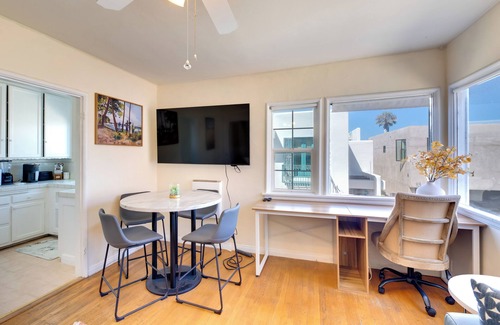 Tree Section Apartment | Walk to Sand & Surf - Bright Manhattan Beach Apt!