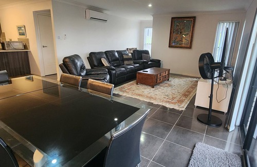Upper Coomera House | Walk to shops and restaurants, with theme parks at your doorstep!