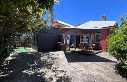 Golden Point Villa | Walk to Sovereign Hill, Cafes & Shops from this historic, pet-friendly villa.