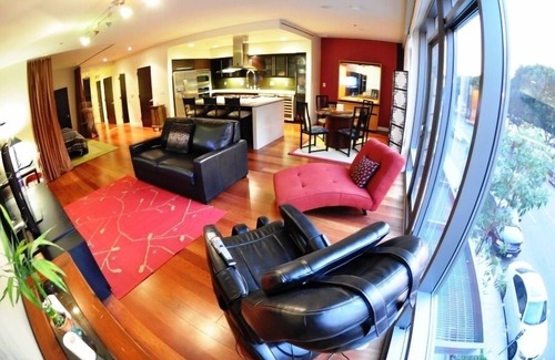 Downtown Los Angeles Condo | Walk To Staples,LA Live!,Conv.Cntr.,Cafes, Bars, Movies