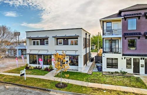 Fort Worth Apartment | Walk to TCU Fort Worth Retreat with Balcony!