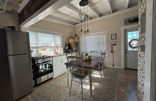 Fortescue House | Walk to the Beach and Marina! Family and dog friendly in Fortescue NJ!