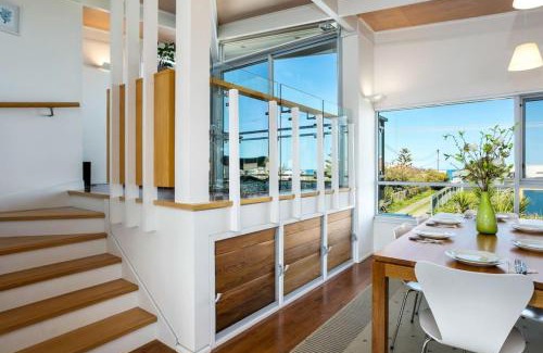 Hayborough House | Walk to the beach - Family friendly - Wifi - The Tall House