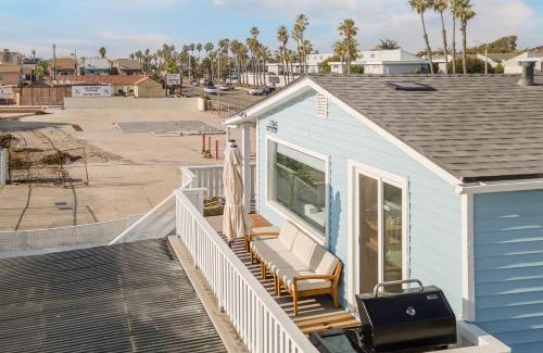 Huntington Beach House | Walk to the Sand Ocean Views Balcony Parking Sunset Surf