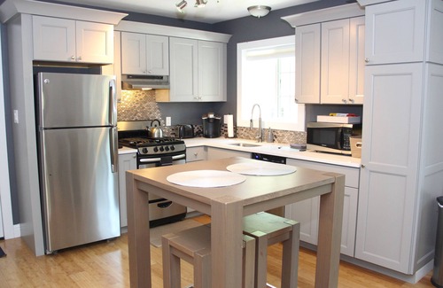 Grass Valley Cottage | Walk to town or the fairgrounds!
