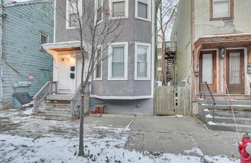 Albany Apartment | Walk to Washington Park Remote Work-Ready Apt!