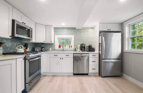 East Harwich House | Walk to Water Access to Hiking Trails!
