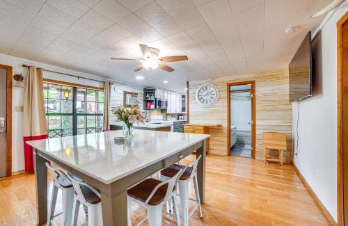 Ore City House | Walk to Water Lake O the Pines Cabin
