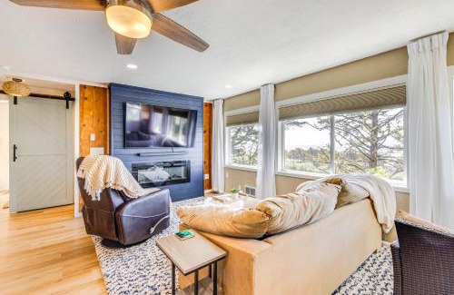 Cloverdale House | Walk to Winema Road Beach Home with Hot Tub!