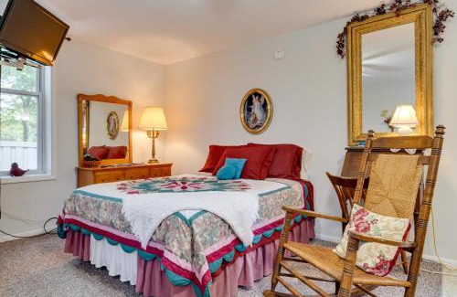 Delphi Apartment | Walkable Dtwn Delphi Studio in Historic Building!