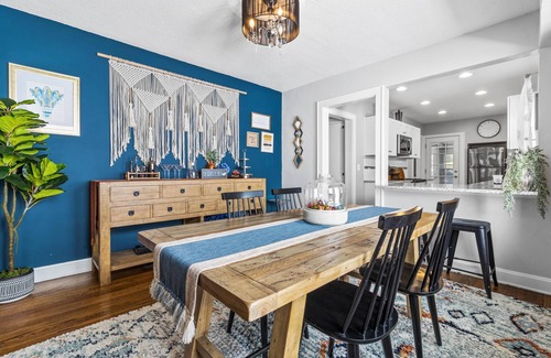 West Plaza House | Walkable Plaza Perch + Gym