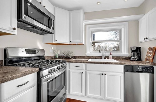 Weinland Park House | Walkable Short North Retreat | King Bed + CrossFit